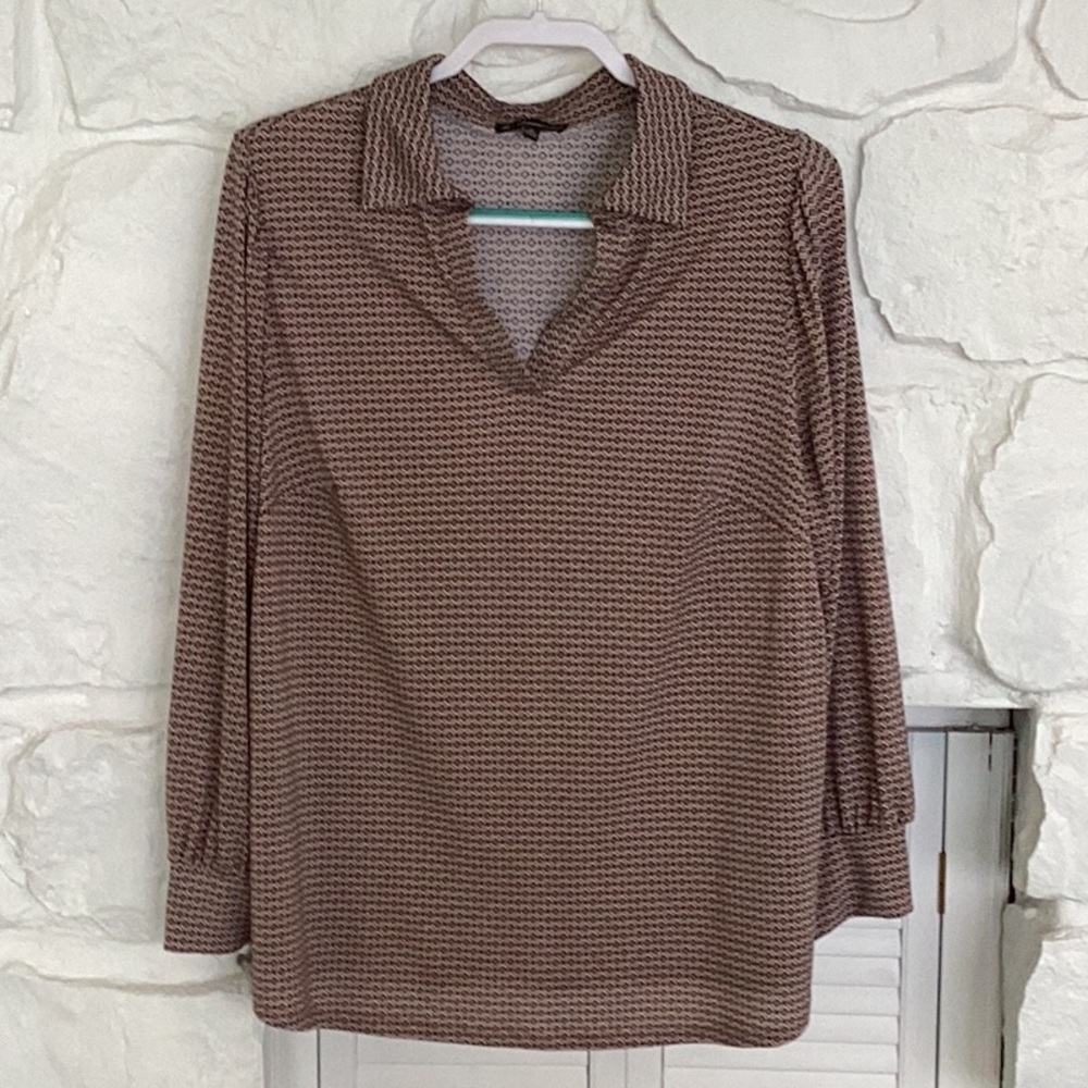 Adrianna Papell Tan Black White geometric diamond design stretchy V Neck Collar